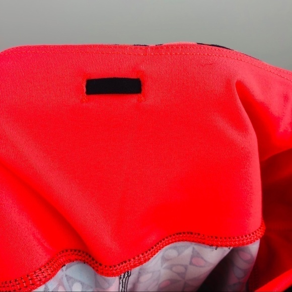 [Victoria Secret Sport] Knockout Crop Capris B0045 - Picture 4 of 5